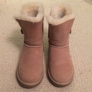 UGG Bailey Button